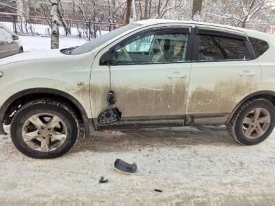 Вандал повредил около десяти автомобилей в Дзержинске