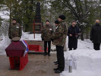 В Латвии перезахоронили останки советского генерала