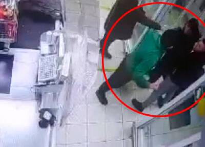 Жестоко избитый сотрудником «Магнита» в Москве мужчина пытался купить молоко ребенку
