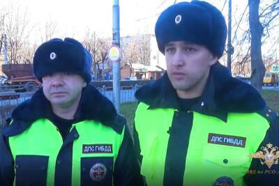 Во Владикавказе полицейские спасли проглотившую монету девочку