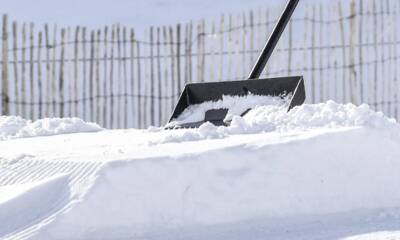 Проваленная коммунальщиками уборка снега привела к новым ДТП в оттепель