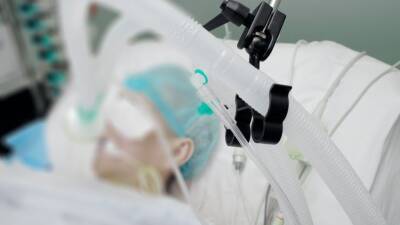 «Предстоят операции»: врач о надеждах на восстановление облитой кислотой девушки