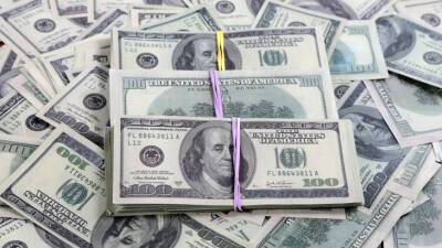 СМИ: Операции по купле-продаже долларов запретили в Афганистане