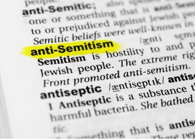 Британскую радиовещательную корпорацию BBC обвинили в антисемитизме и мира