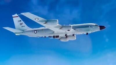 Самолёт ВВС США RC-135 несколько часов находился в небе над Украиной