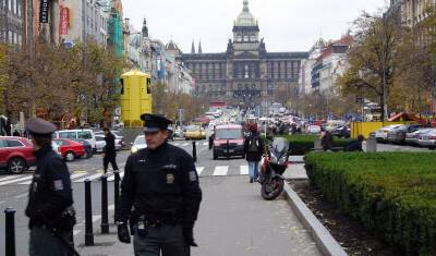 В Праге начался митинг противников обязательной вакцинации от ковида