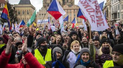 Акция протеста против обязательной вакцинации проходит в Праге