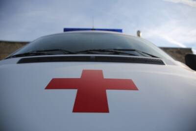 В Астрахани иномарка врезалась в столб: пострадала женщина