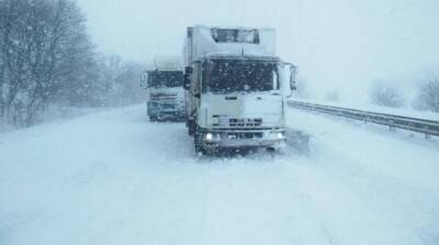 На Прикарпатье из-за снега ограничили движение фур: список трасс