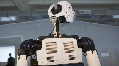 Ученые научили робота ориентироваться в пространстве, оснастив его человекоподобным мозгом