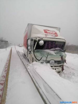 В Макаровском районе столкнулись два грузовика