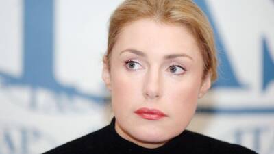 Сестра Шукшиной призвала спасти ее от сектантов и антиваксеров: «Страдает фамилия»
