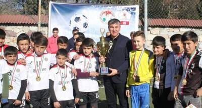 Школьники из Душанбе стали победителями турнира «Кожаный мяч»