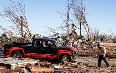Число жертв торнадо в США выросло до 100 человек