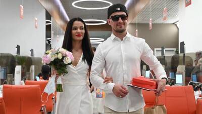 Центры госуслуг начали принимать заявления о торжественной регистрации брака - vm.ru - Москва