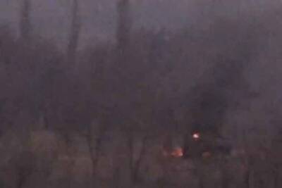 БМП-2 ВСУ подорвалась на украинской мине, пытаясь уйти от ответного огня НМ ДНР (видео)