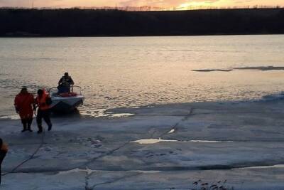 В Ивановской области провалившийся под лед рыбак остался жив благодаря спасателям