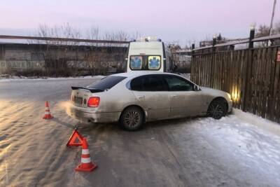 В Омске водительница иномарки сбила шедшую навстречу машине пенсионерку