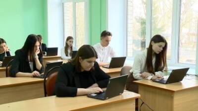В школе № 28 Пензы дети и взрослые проверили знание Конституции РФ