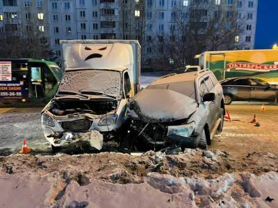 В Новосибирске водитель Land Cruiser сломал позвоночник в ДТП с «Газелью»