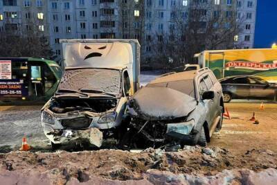 Водитель Toyota Land Cruiser получил перелом позвоночника в ДТП в Новосибирске