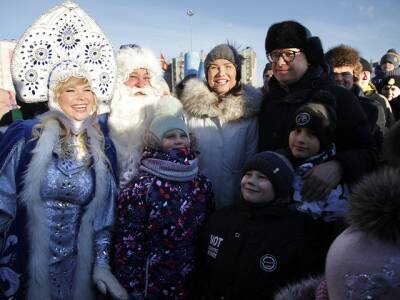 Алексей Текслер со своей семьей принял участие в акции «Снеговики-добряки»