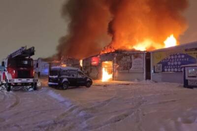 Пожар на вещевом складе в Санкт-Петербурге потушен