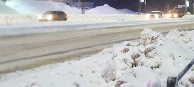 Водитель в Петрозаводске на время стал пешеходом и прошел квест: найди тротуар под снегом (ФОТО)