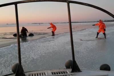 Из полыньи спасатели вытащили мужчину на Каме в Татарстане