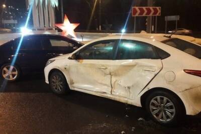 На Речной улице в Брянске столкнулись два автомобиля