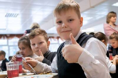 В Смоленской области более 39 тысяч учеников начальной школы обеспечены горячим питанием