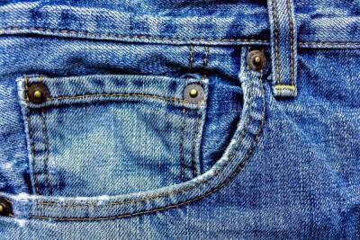 Раскрыто предназначение маленького кармана на джинсах