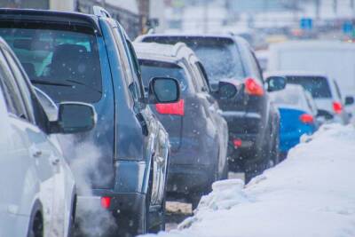 Из-за снегопада скоростной режим на КАД Петербурга снизили до 70 км/час