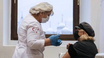 Привитые иностранными вакцинами россияне смогут получить сертификат об антителах на полгода
