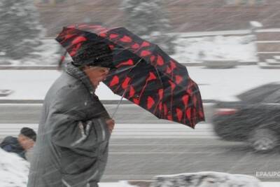 Снег, гололед и сильный ветер: украинцев предупредили о приближении стихии