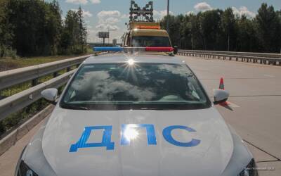 Легковушка и грузовик столкнулись в Тверской области, есть пострадавший