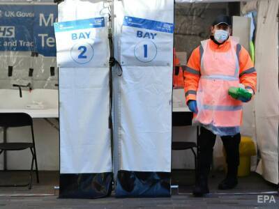 Британия повысила уровень угрозы от коронавируса из-за "Омикрона"