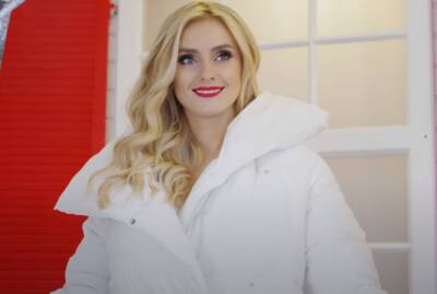 Пышная красотка: певица Ирина Федишин показала очаровательные бедра в миниплатье