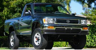 Капсула времени: на аукцион выставили 28-летний пикап Toyota без пробега