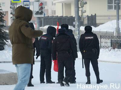 В Екатеринбурге полицейского задержали при закладке наркотика