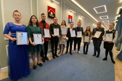 Победители олимпиад и конкурсов получили награды в Ленобласти