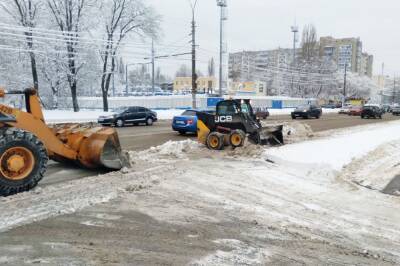 Итоги уборки улиц за выходные: 450 тонн противогололедных материалов и 1000 кубометров снега