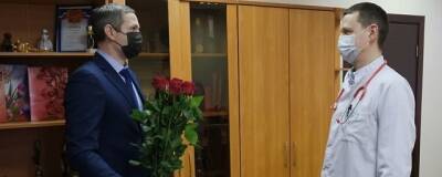 Алексей Воробьев поздравил главврача БПНЦ РАН с днем рождения