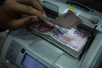 Турецкая лира упала до нового рекорда, снова из-за центробанка