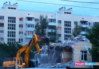В Ростове экскаватор нечаянно повредил ковшом стену жилого дома