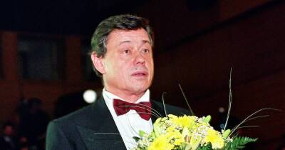 «Все время звонил, приходил»: вскрылась правда про жизнь Караченцова на две семьи