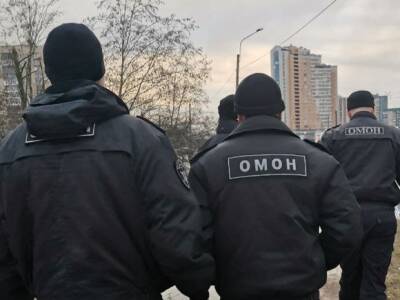 В Петербурге ОМОН ворвался в общежитие и арестовал несколько студентов