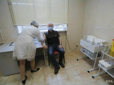 Почему пожилым людям в Украине нужно вакцинироваться от COVID-19 и как это сделать