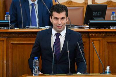 Парламент Болгарии после трех за год выборов утвердил новое правительство