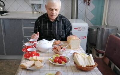 Еда превращается в яд: диетолог предупредил, какие самые популярные продукты опасны для пенсионеров